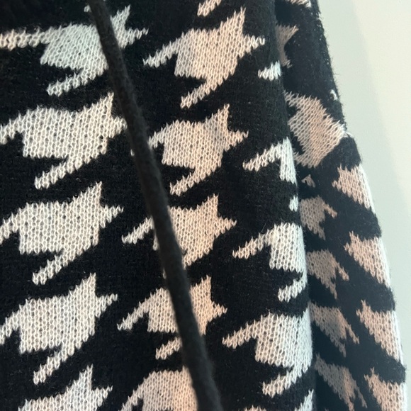 POL What it’s all About Houndstooth Sweater Hoodie NWT SZ Small Soft Fuzzy Boxy - Picture 8 of 16